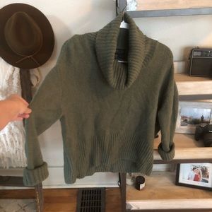 Forest green turtle neck sweater